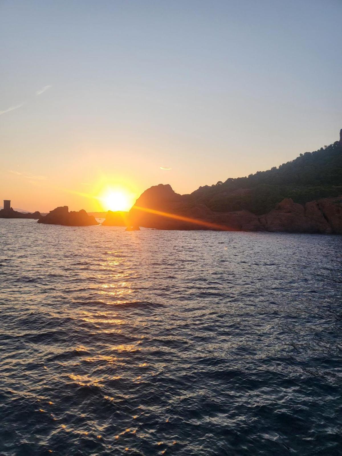 Reve D'Azur En Bord De Mer A La Nartelle Avec Piscine Dans La Residence, Terrasse, Bbq, 2 Chambres 2 Sdb Logement De 35M2 Draps Inclus แซ็งต์-แมกซีม ภายนอก รูปภาพ