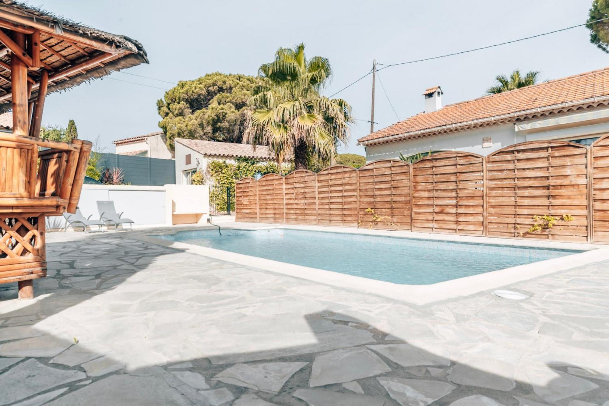 Reve D'Azur En Bord De Mer A La Nartelle Avec Piscine Dans La Residence, Terrasse, Bbq, 2 Chambres 2 Sdb Logement De 35M2 Draps Inclus แซ็งต์-แมกซีม ภายนอก รูปภาพ
